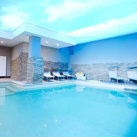 Appartement No 1-sleeps 10 By Italian *