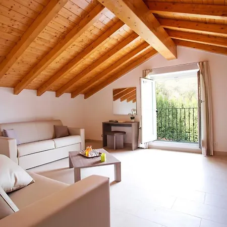 No 1-sleeps 10 By Italian Appartement *