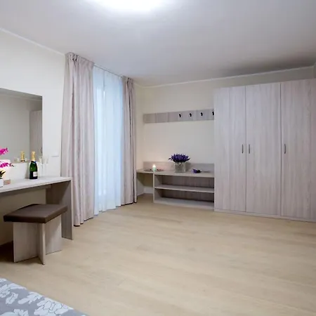 No 1-sleeps 10 By Italian
