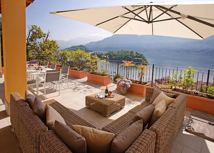 No 1-sleeps 10 By Italian Sala Comacina