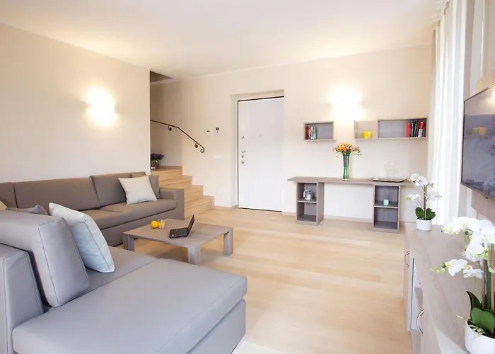 No 1-sleeps 10 By Italian شقة *