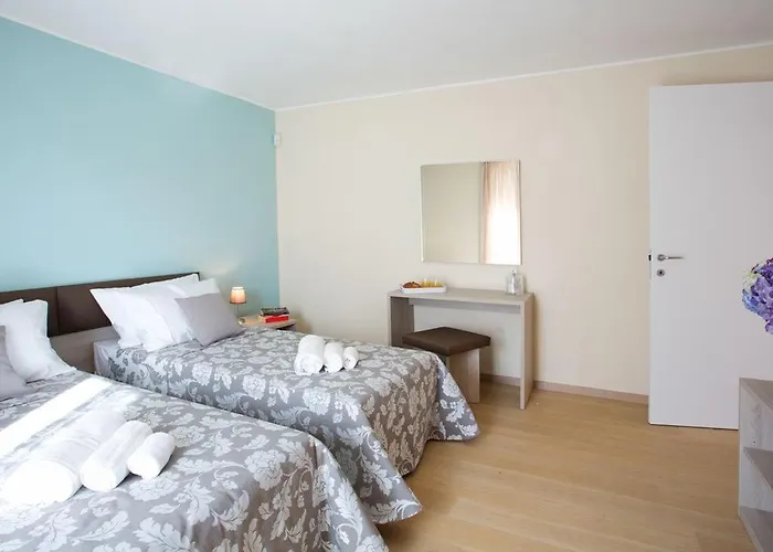 شقة No 1-sleeps 10 By Italian *