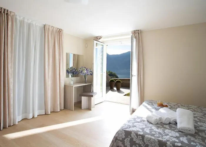 No 1-sleeps 10 By Italian * Sala Comacina