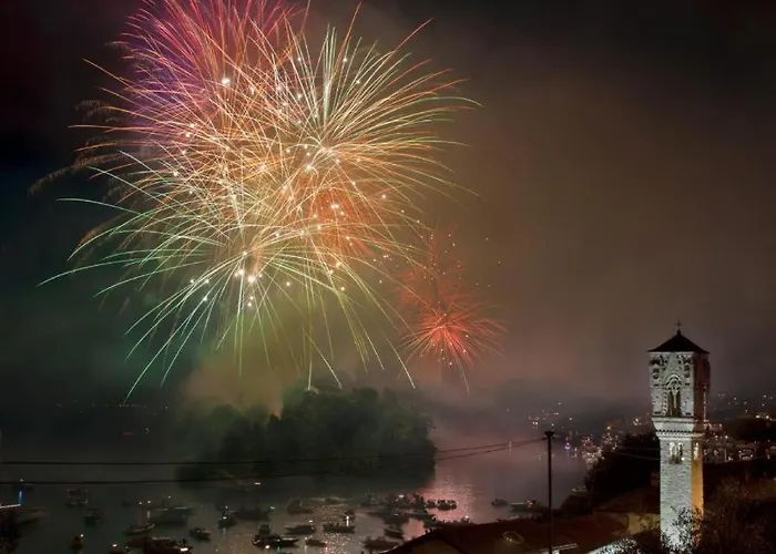 No 1-sleeps 10 By Italian Διαμέρισμα Sala Comacina