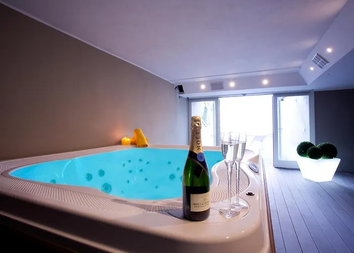 No 1-sleeps 10 By Italian Apartman Sala Comacina